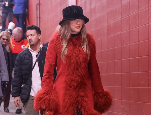 Taylor Swift Shines in KIMITAKE Jewelry—Spotted Again in Iconic Style!