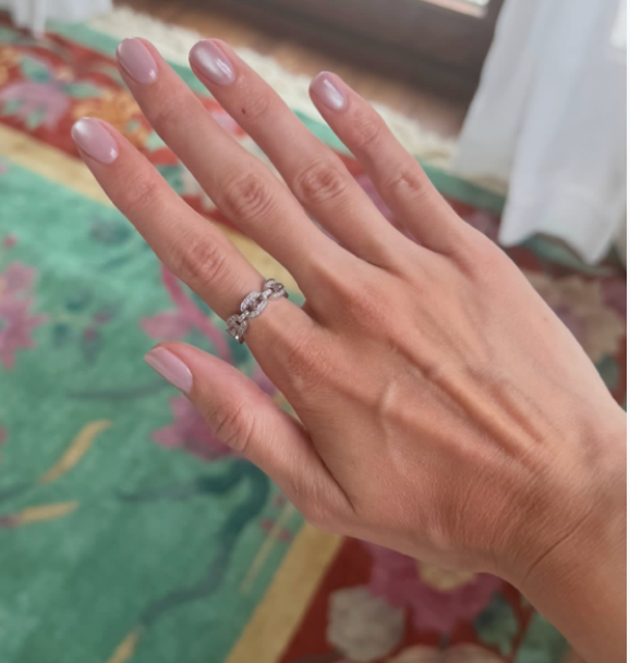 Renowned Stylist Elizabeth Stewart Spotted in KIMITAKE