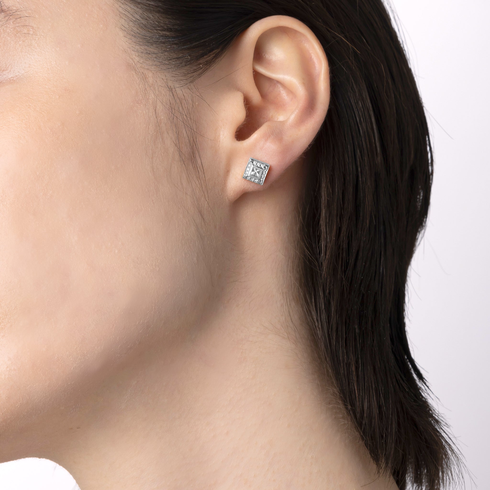 Adeve Square Earring M (white gold with melee diamonds)