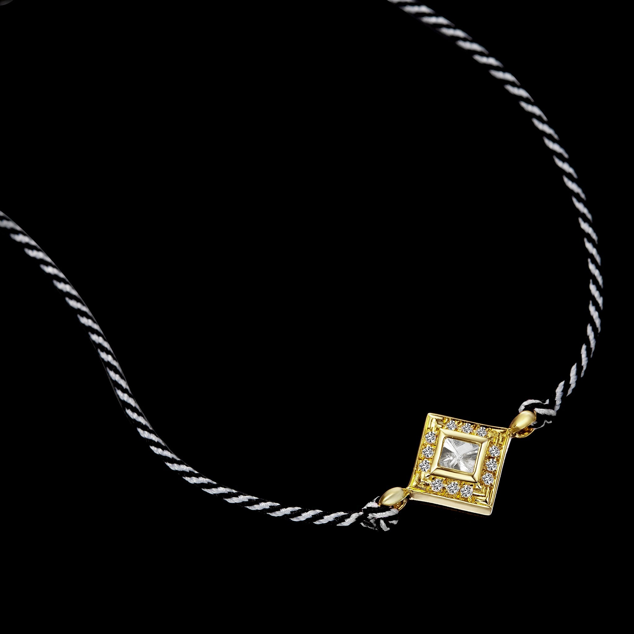 Adeve Harmony Square Samurai Braided Cord Bracelet M (yellow gold with melee diamonds)