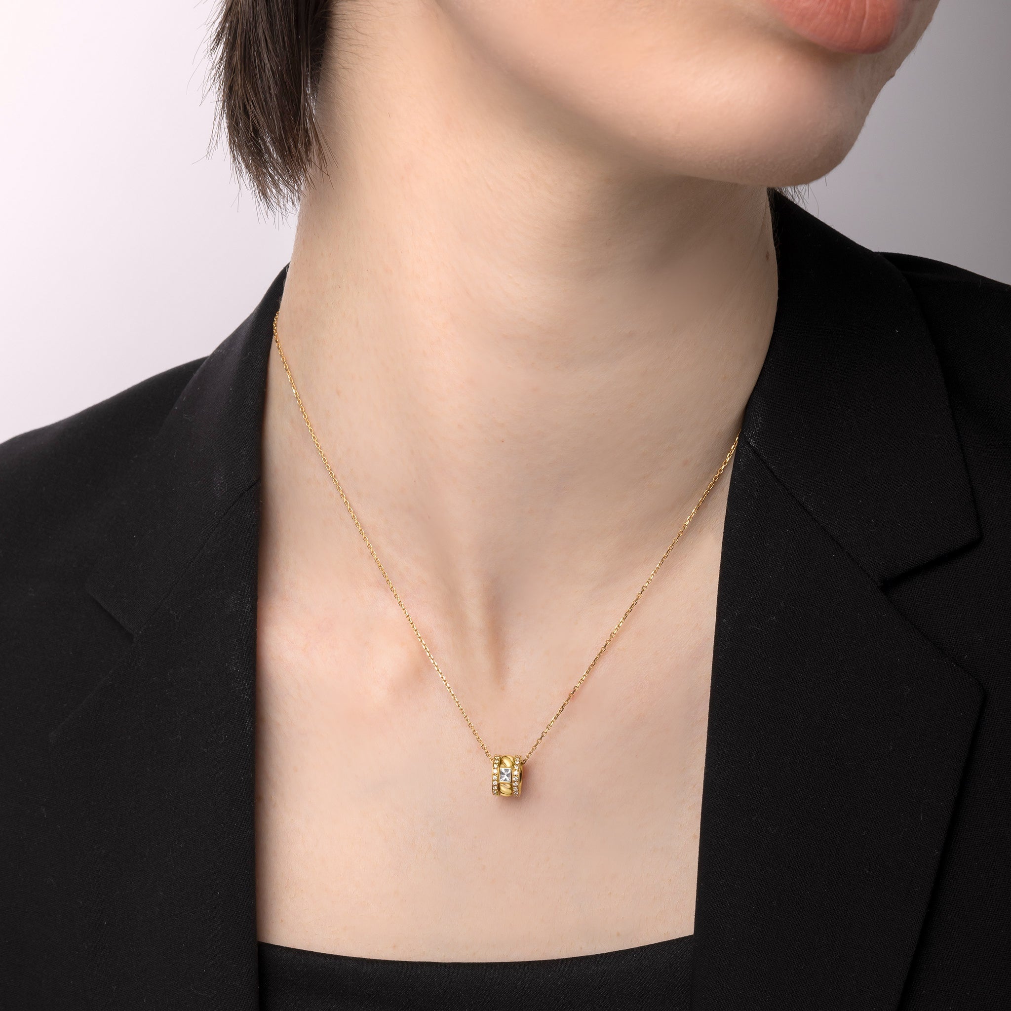 Adeve Birth Eternal Necklace (yellow gold with melee diamonds)