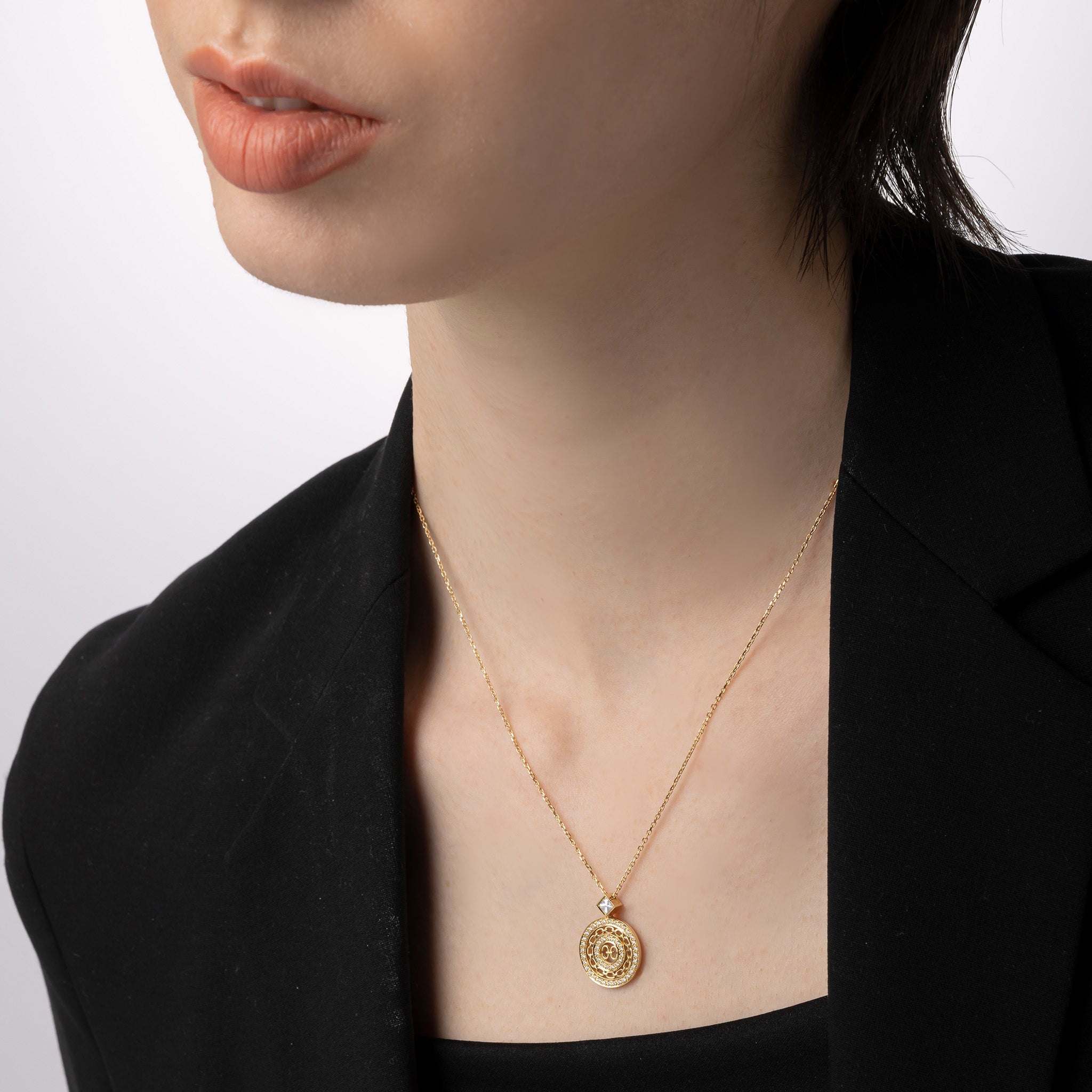 Adeve Links Timeless Necklace (yellow gold with melee diamonds)