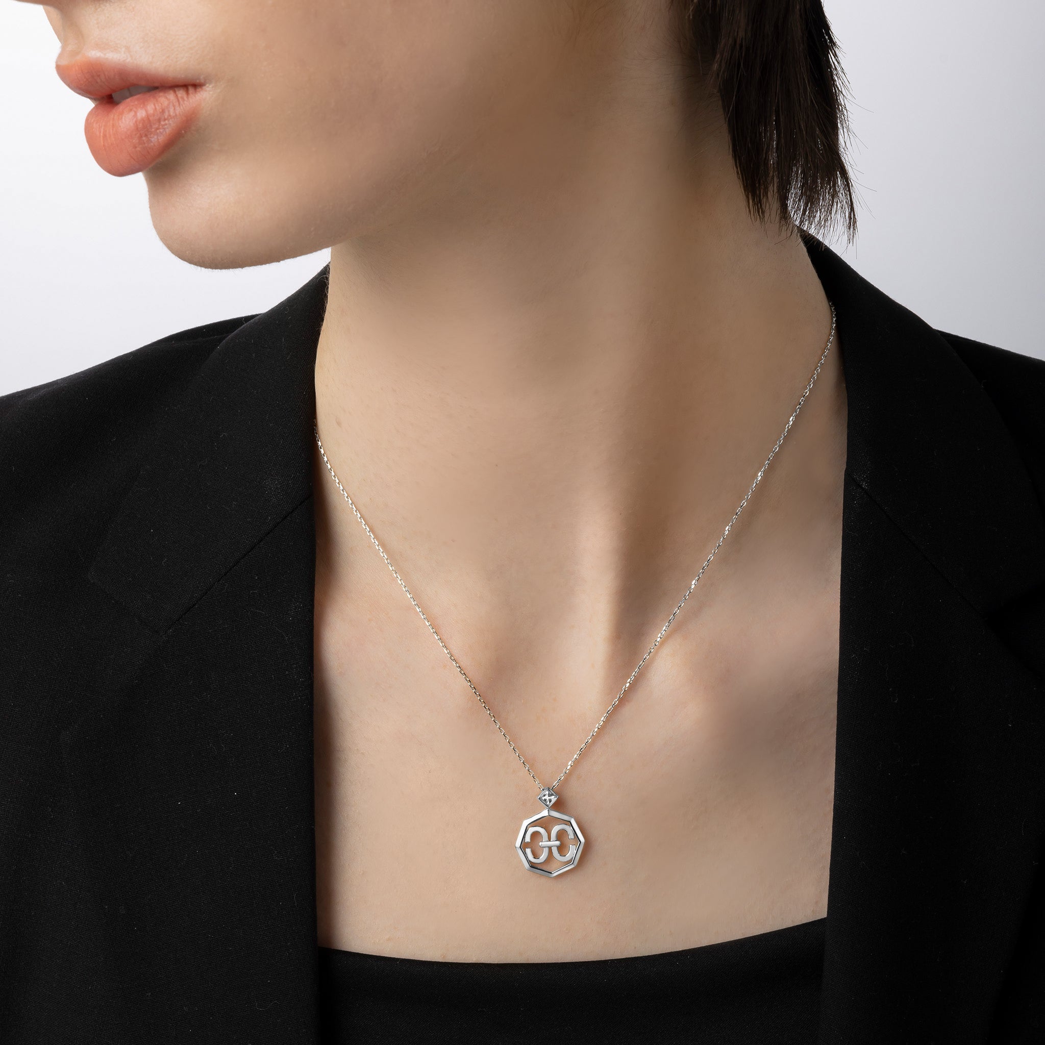 Adeve Harmony Iconic Octagon Necklace (white gold)