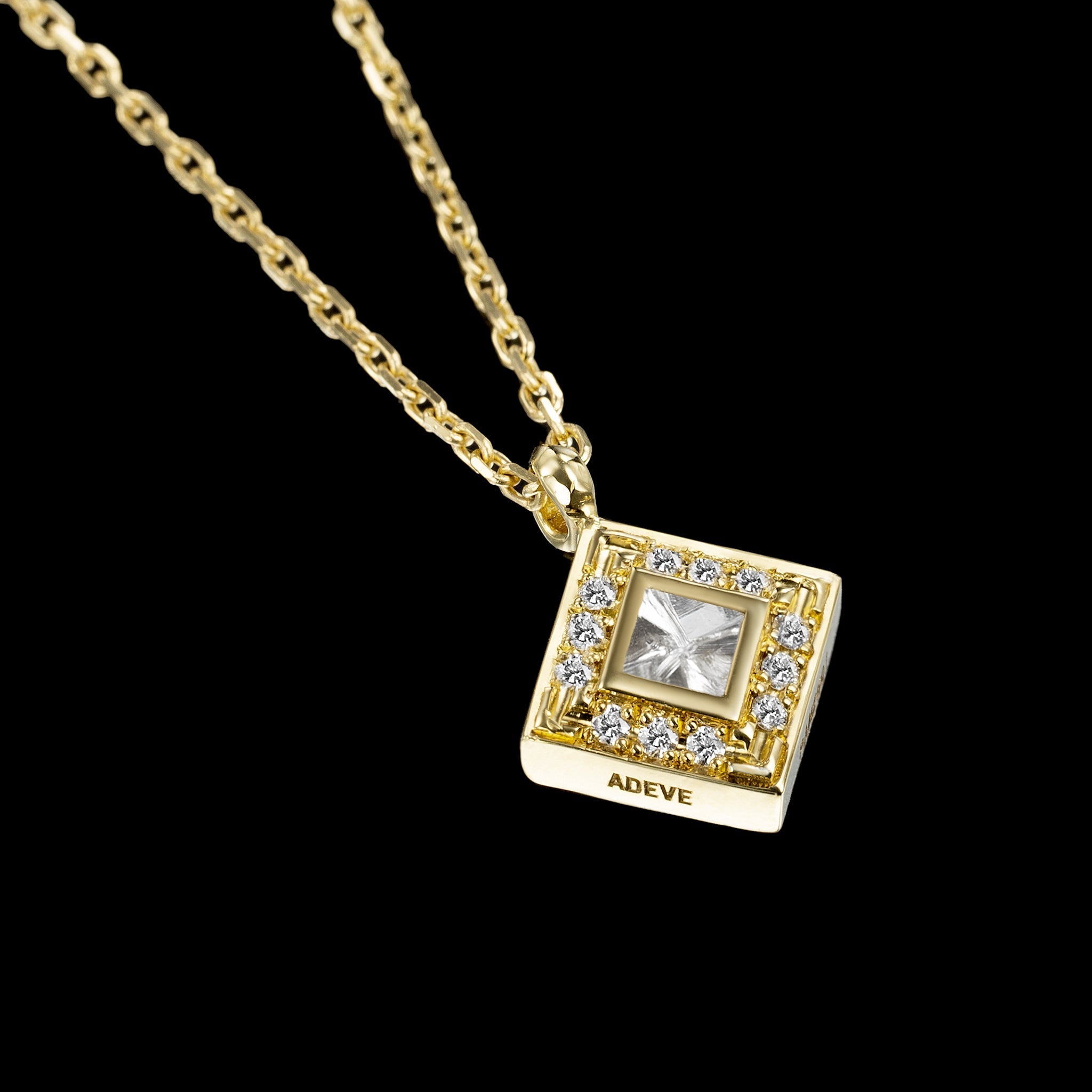 Adeve Harmony Square Necklace M (yellow gold with melee diamonds)