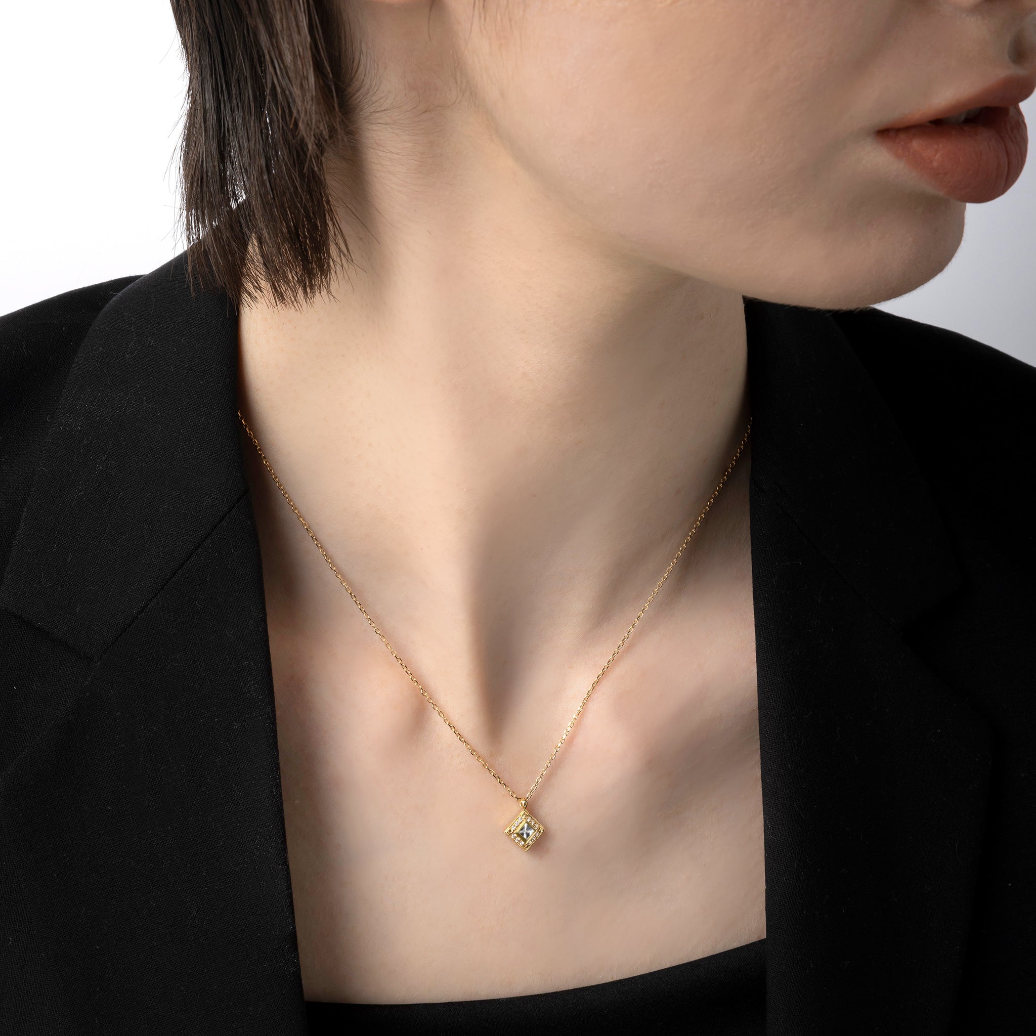 Adeve Harmony Square Necklace M (yellow gold with melee diamonds)