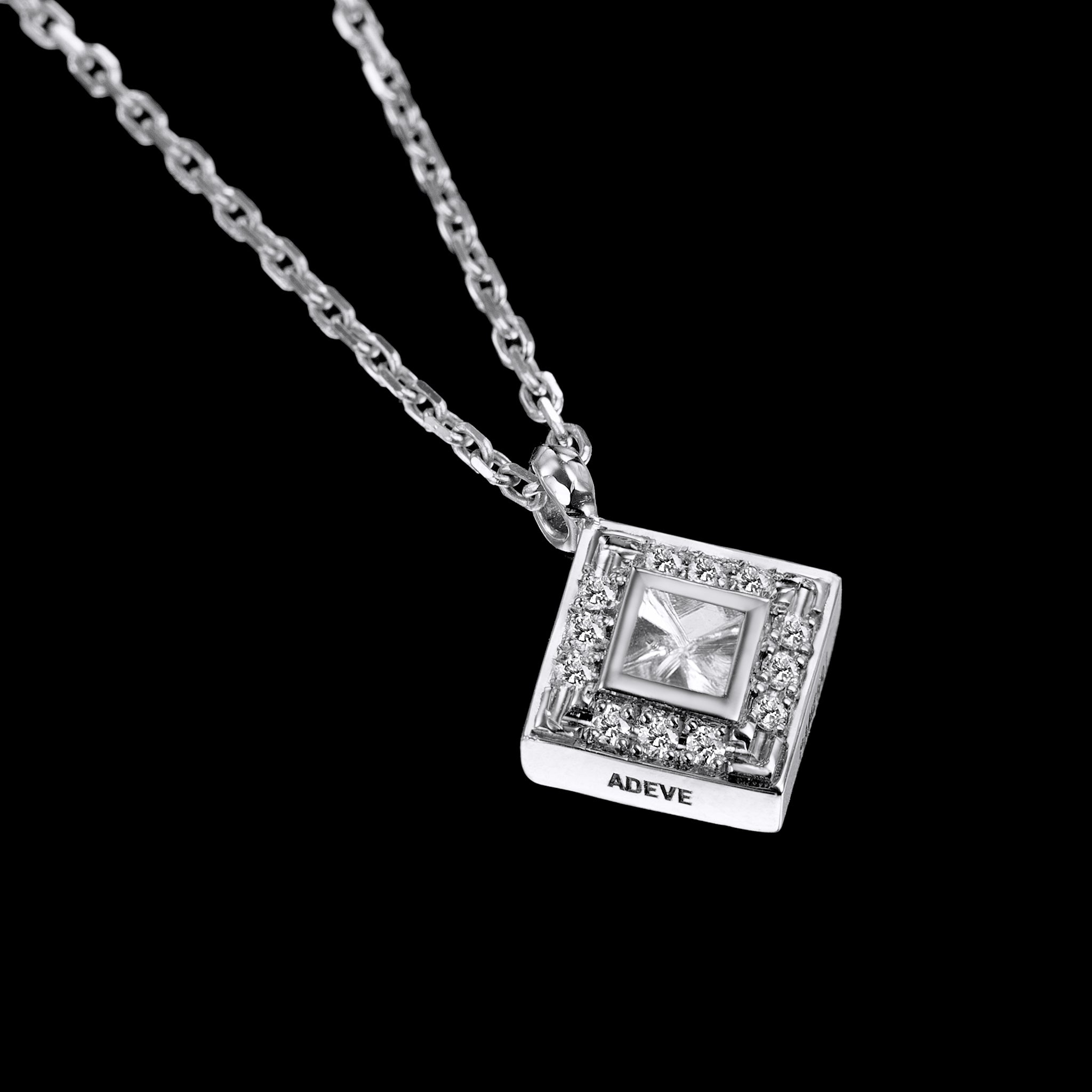 Adeve Harmony Square Necklace M (white gold with melee diamonds)