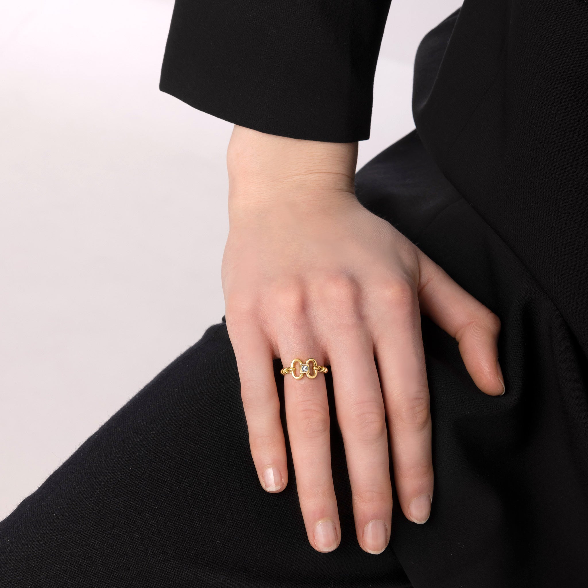 Adeve Birth Iconic Ring (yellow gold)