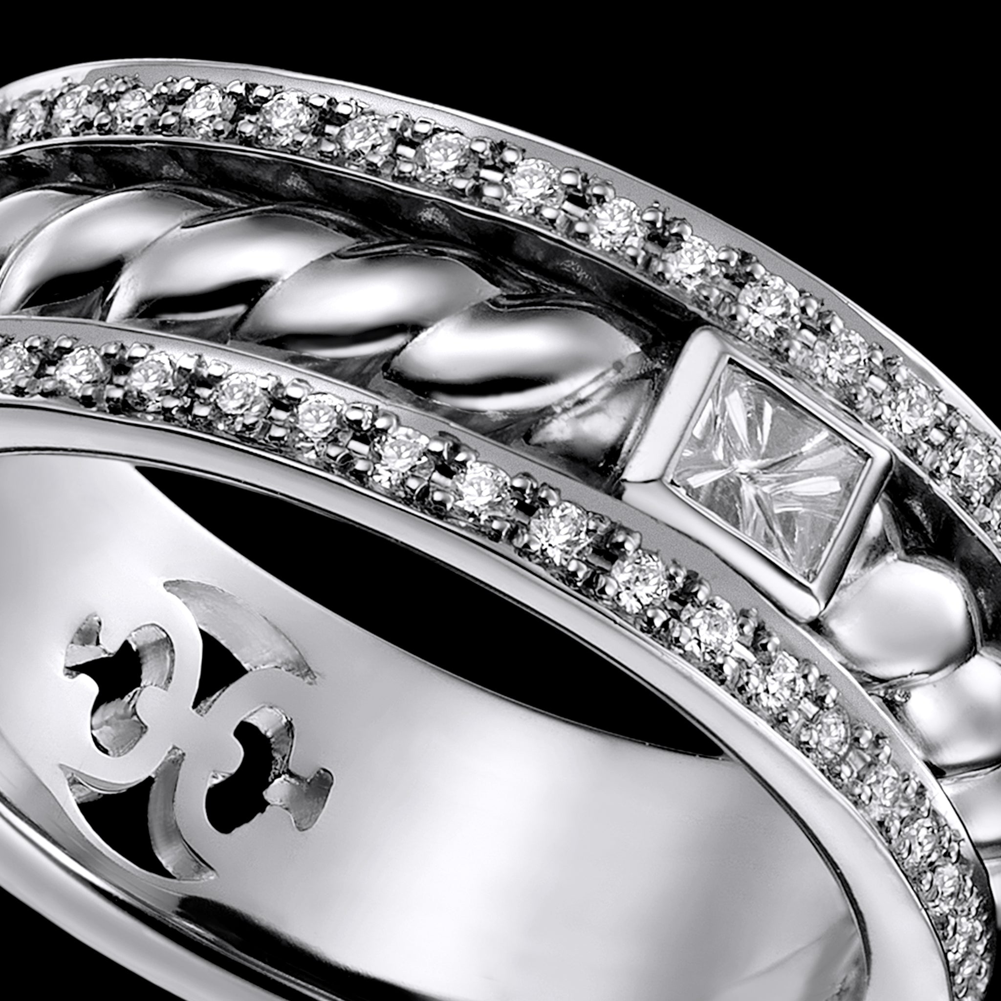 Adeve Birth Eternal Ring (white gold with melee diamonds)