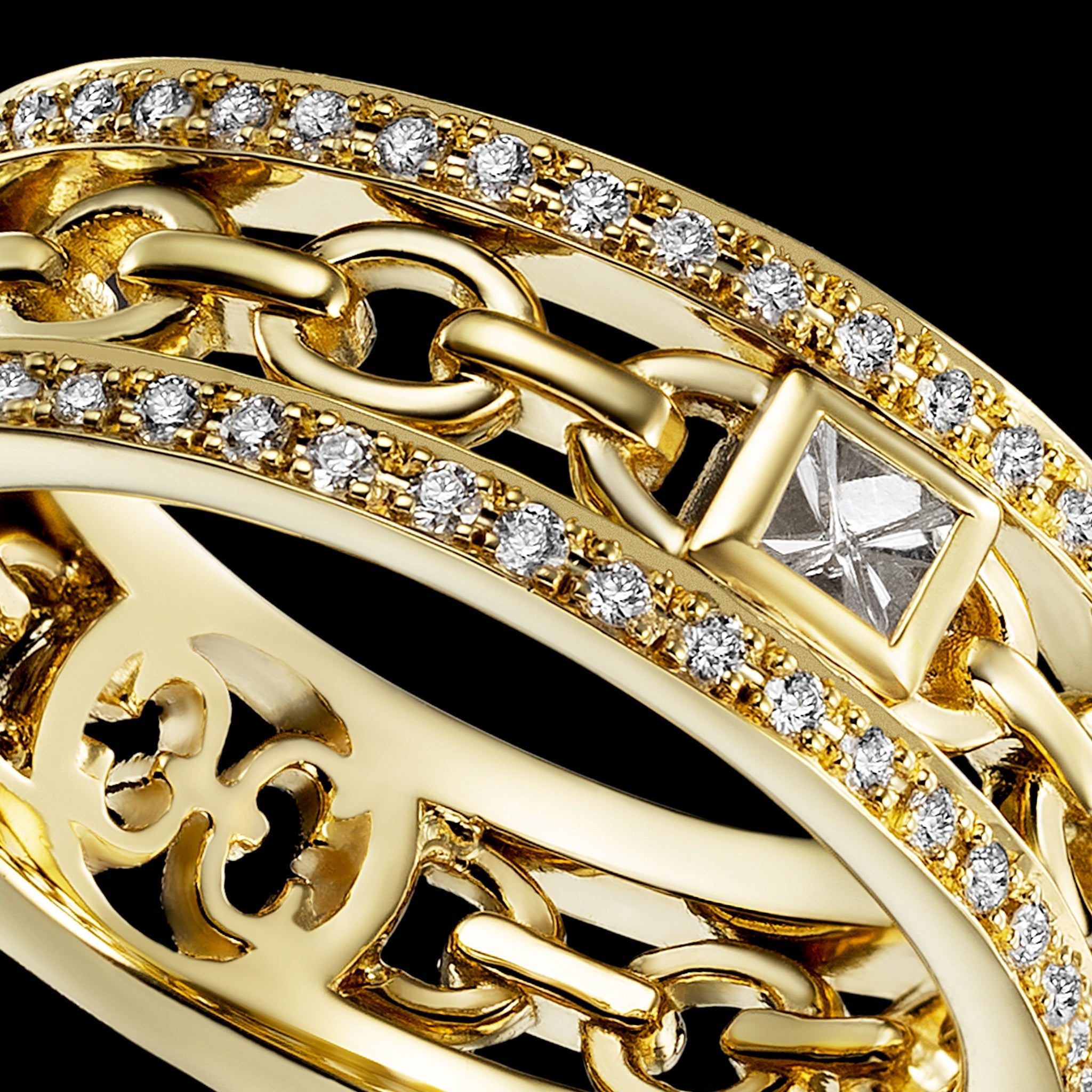 Adeve Links Eternal Ring (yellow gold with melee diamonds)