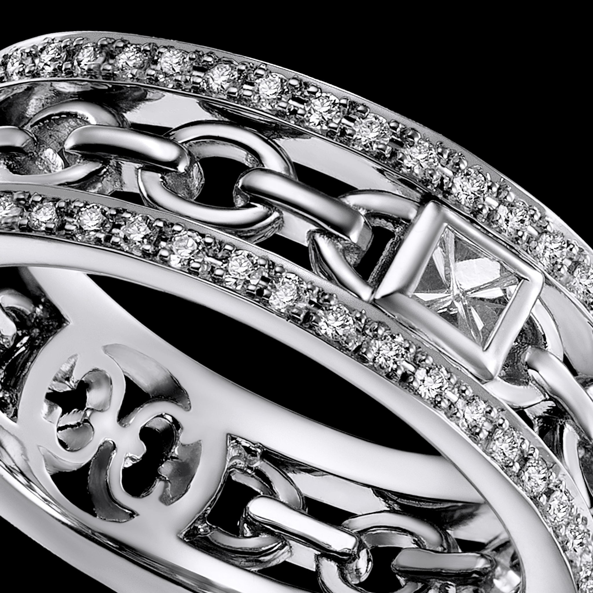 Adeve Links Eternal Ring (white gold with melee diamonds)