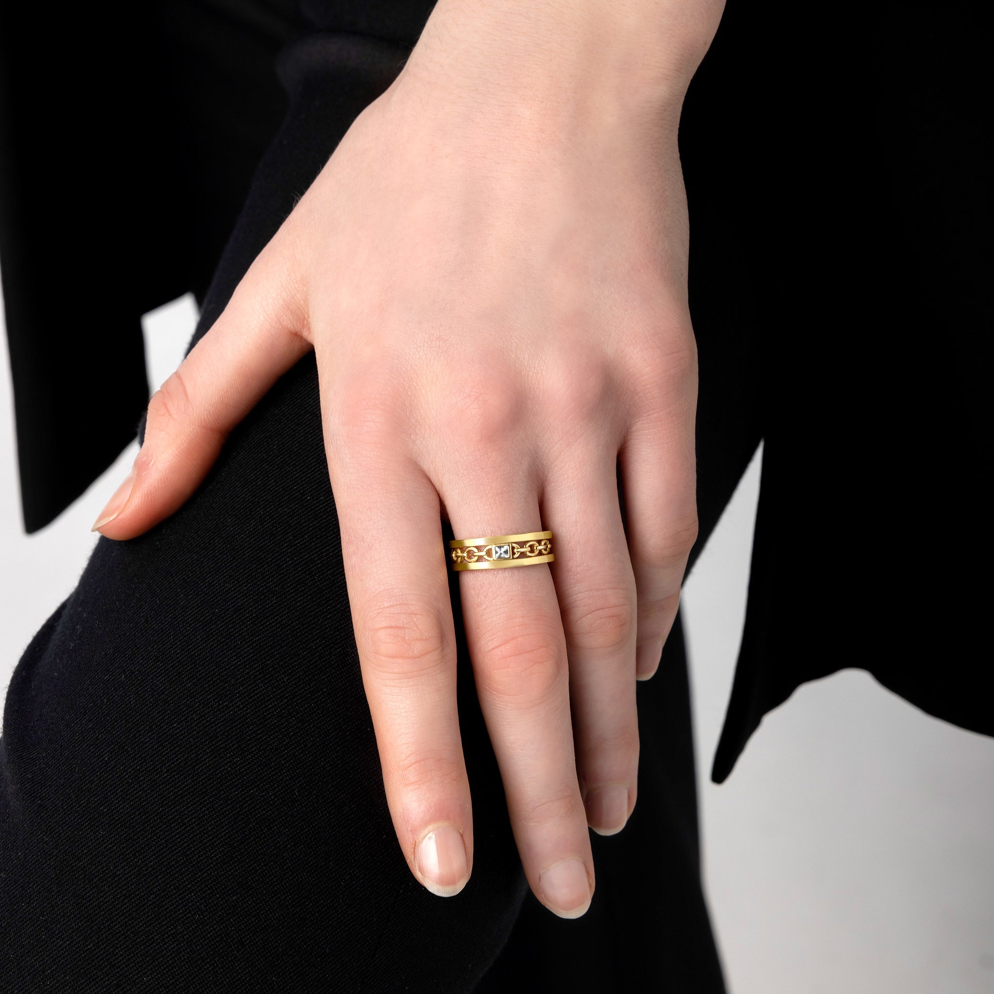 Adeve Links Eternal Ring (yellow gold)