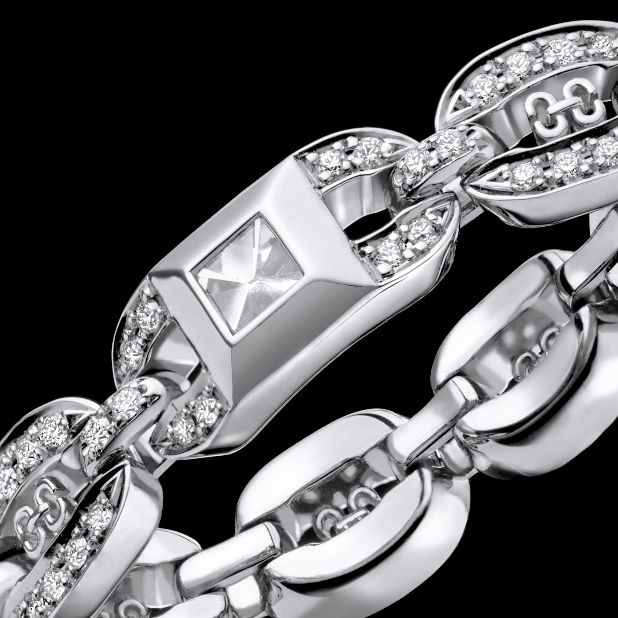 Adeve Links Chain Ring (white gold with melee diamonds)