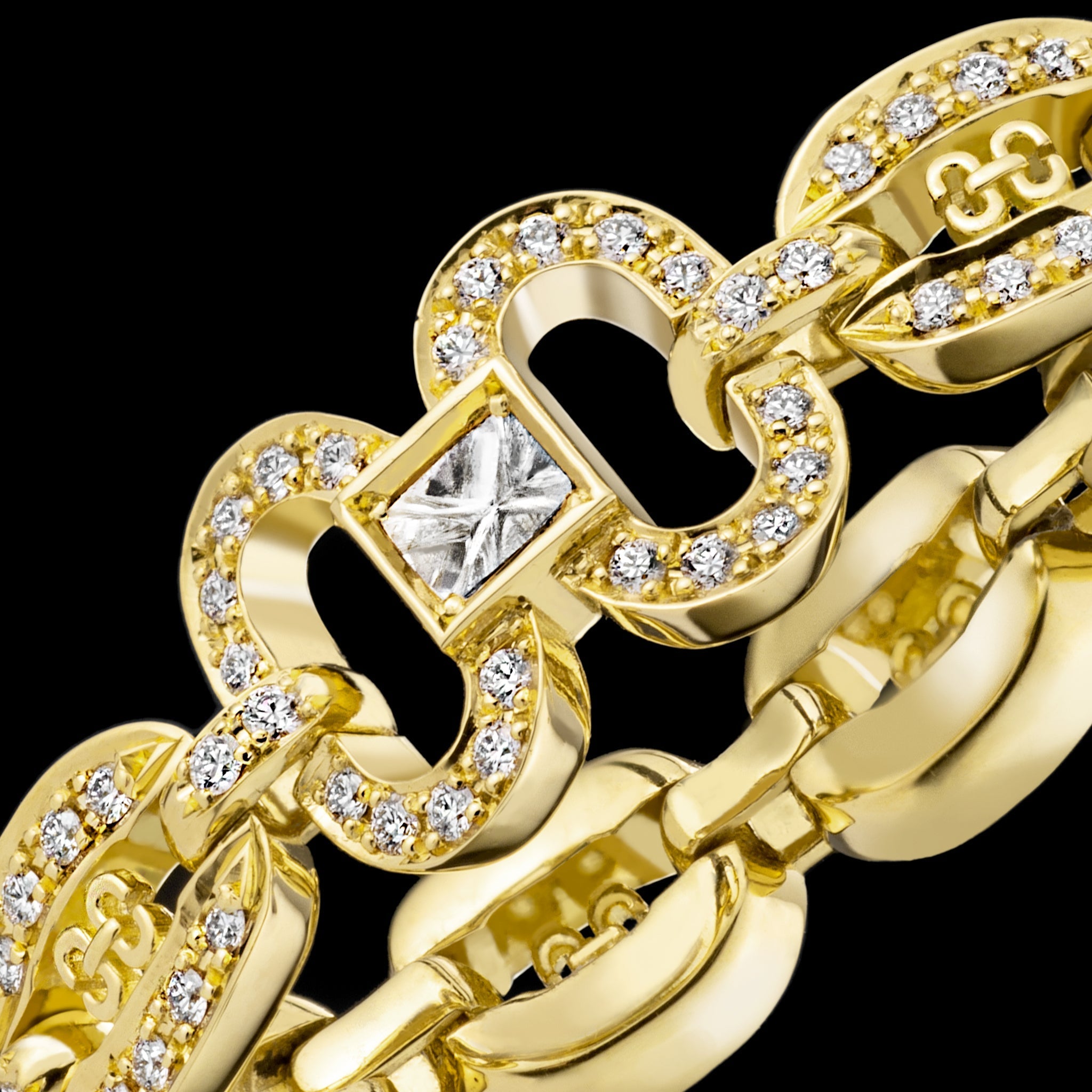 Adeve Links Iconic Ring (yellow gold with melee diamonds)